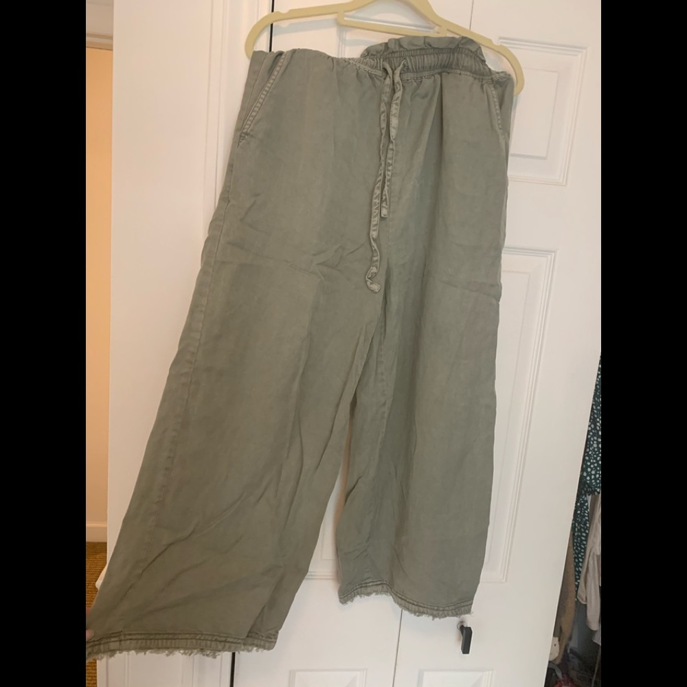 Green wide leg pants